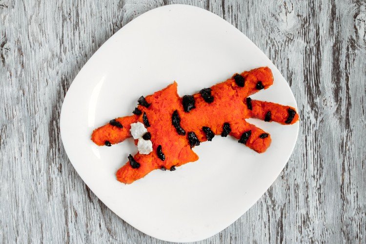 Ensalada de Año Nuevo con forma de tigre