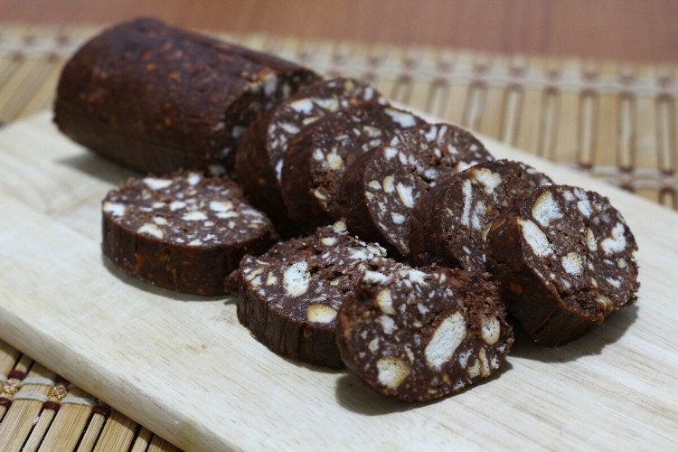 Salchicha de chocolate con galletas