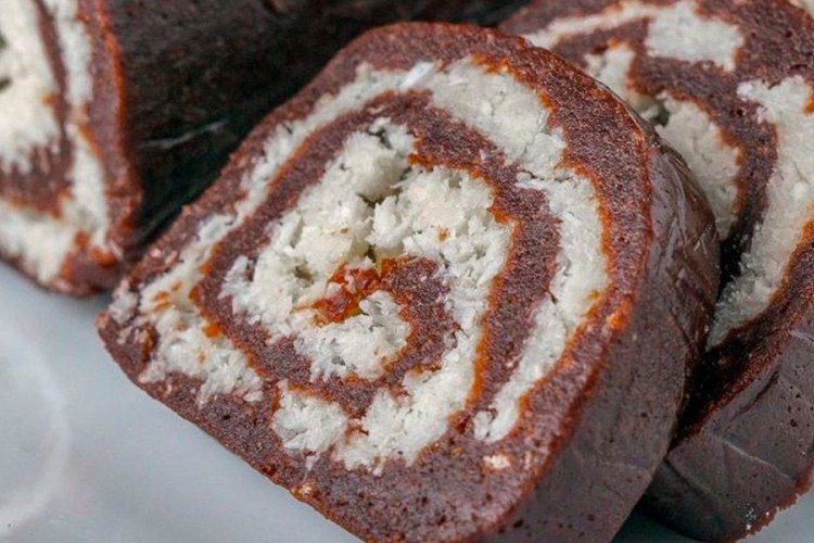 Salchicha de chocolate con coco rallado