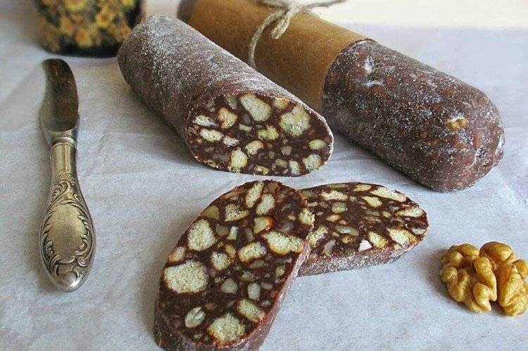 Salchicha de chocolate con nueces