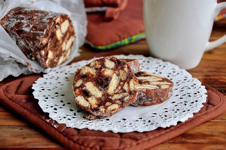 Salchicha de chocolate con pasas y nueces
