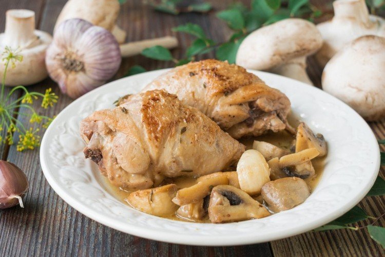 Куриные ножки с шампиньонами на сковороде