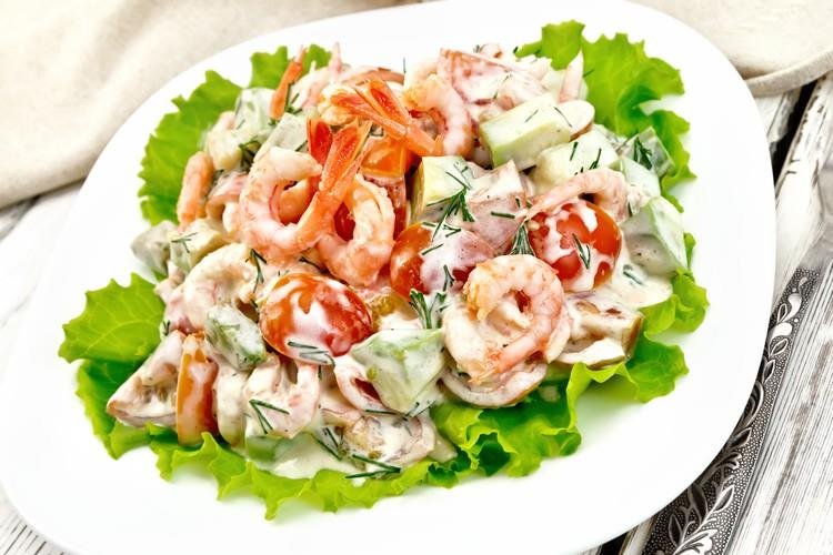 Salad with Shrimp, Grapes, and Avocado