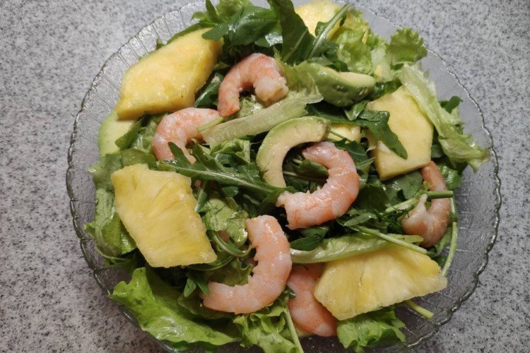 Salad with Pineapple, Shrimp, and Avocado