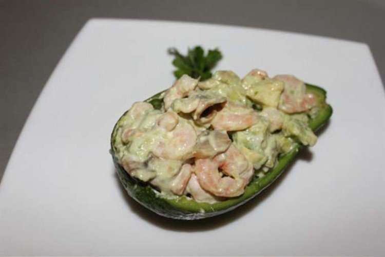 Salad with Avocado, Shrimp, and Marinated Mushrooms