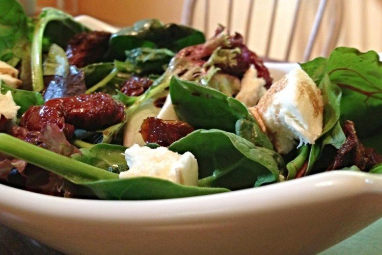 Mozzarella, Sun-Dried Tomato, and Herb Salad