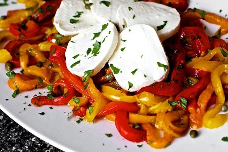 Tomato, Mozzarella, and Roasted Bell Pepper Salad