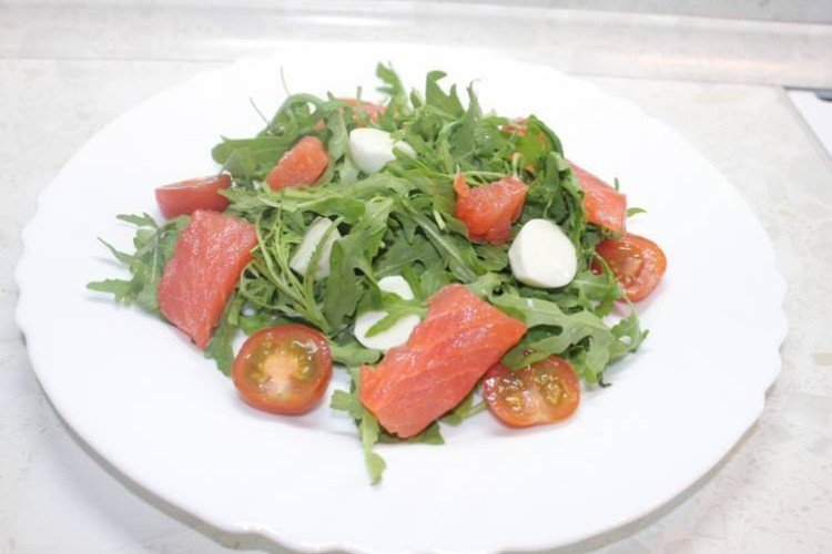 Salmon, Mozzarella, Tomato, and Arugula Salad