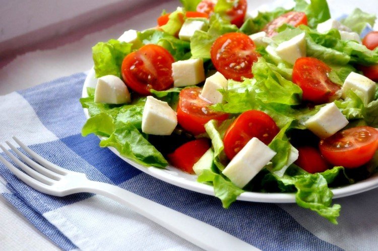 Fresh Tomato, Mozzarella, and Herb Salad