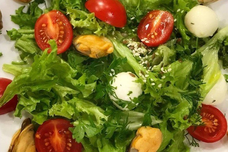 Mussel, Tomato, and Mozzarella Salad