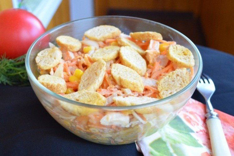 Salad with Smoked Chicken, Croutons, and Korean Carrots