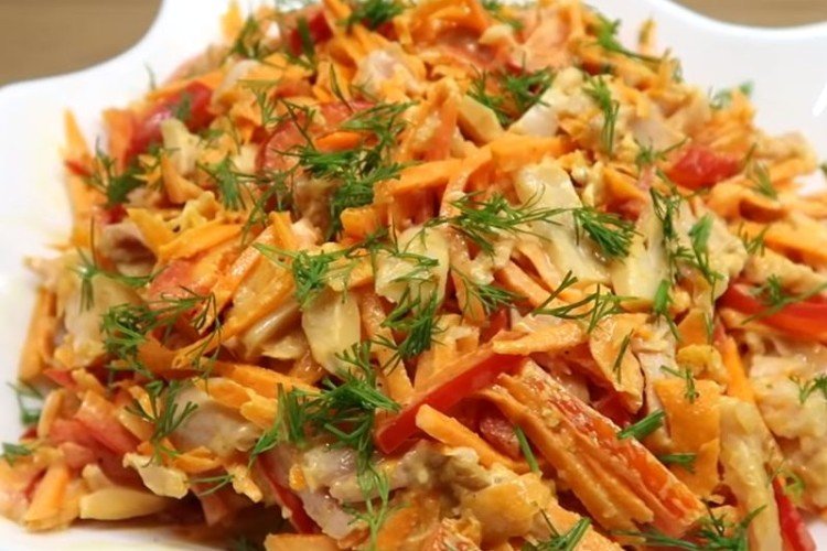 Salad with Smoked Chicken, Korean Carrots, Cheese, and Bell Pepper