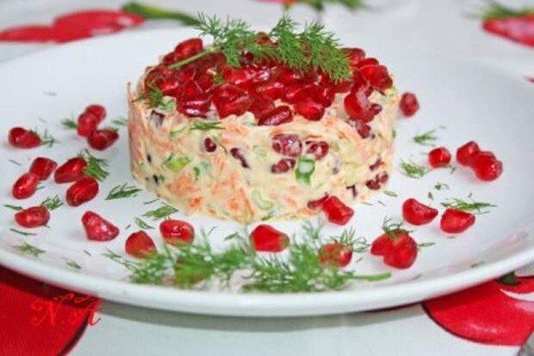 Einfacher Salat aus Karotten und Granatapfel