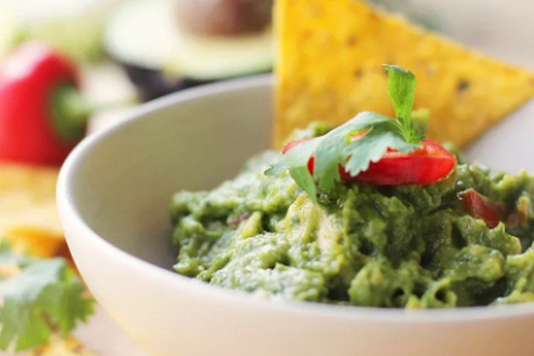 Guacamole mit Tomatensauce