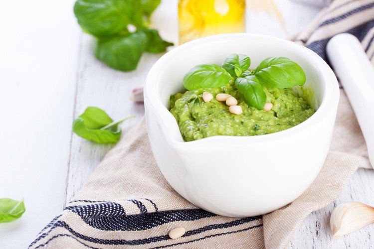 Guacamole mit Basilikum