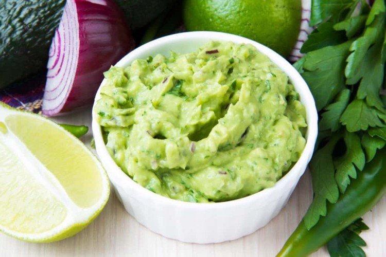 Guacamole mit Sauerrahm