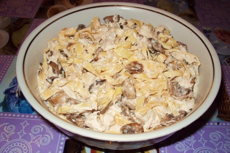 Sättigender Pfannkuchen-Salat