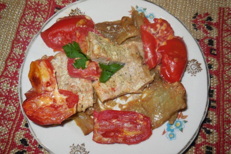 Meat with Eggplant and Tomatoes in the Oven