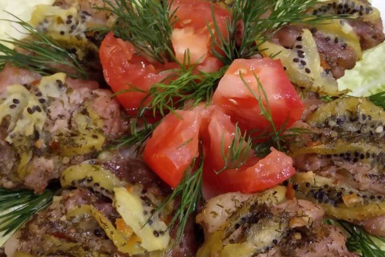 Juicy Meat with Onions and Kiwi in the Oven