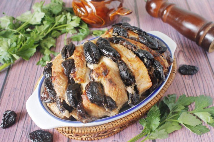Meat with Prunes in the Oven