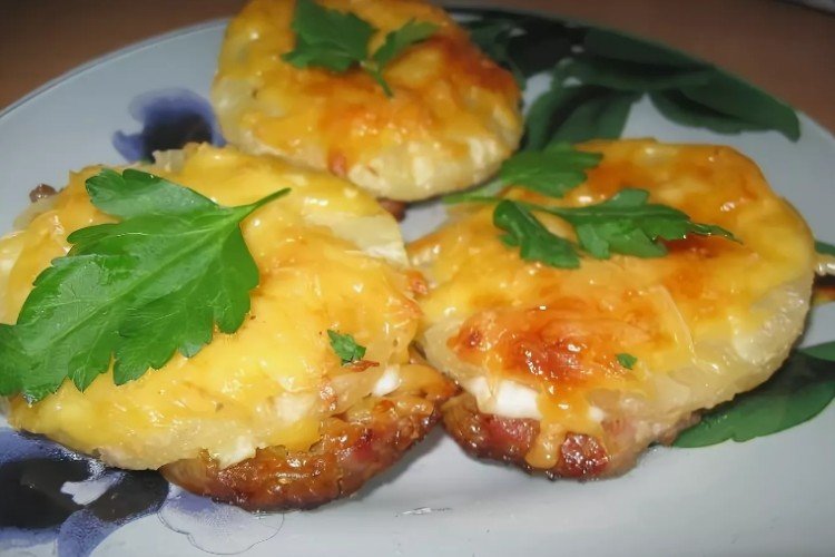 Meat with Pineapples and Cheese in the Oven