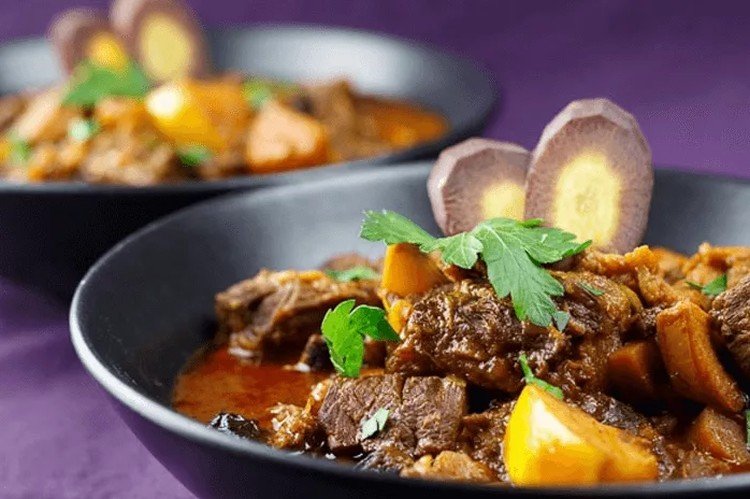 Meat with Quince and Oranges in the Oven