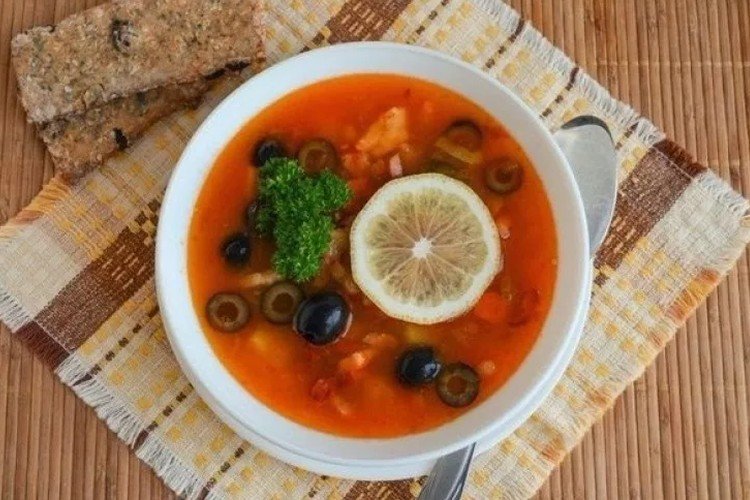 Solyanka with Chicken and Sausage