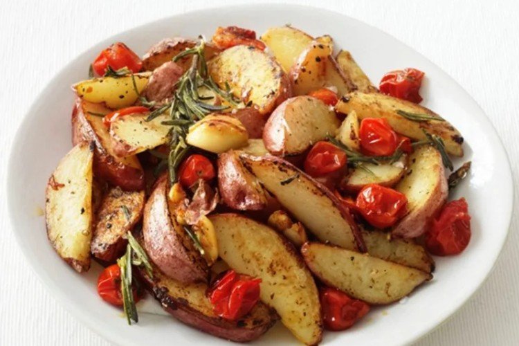 Country-Style Potatoes with Tomatoes and Rosemary in the Oven