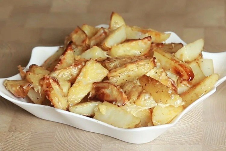 Country-Style Potatoes with Cheese and Garlic in the Oven