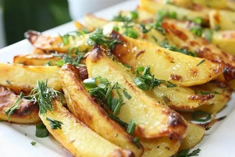 Country-Style Potatoes with Herbs in the Oven