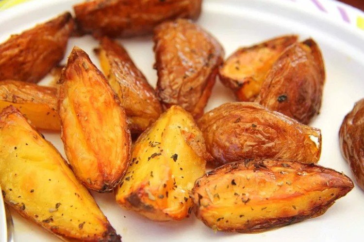 Country-Style Potatoes Baked in Their Skins