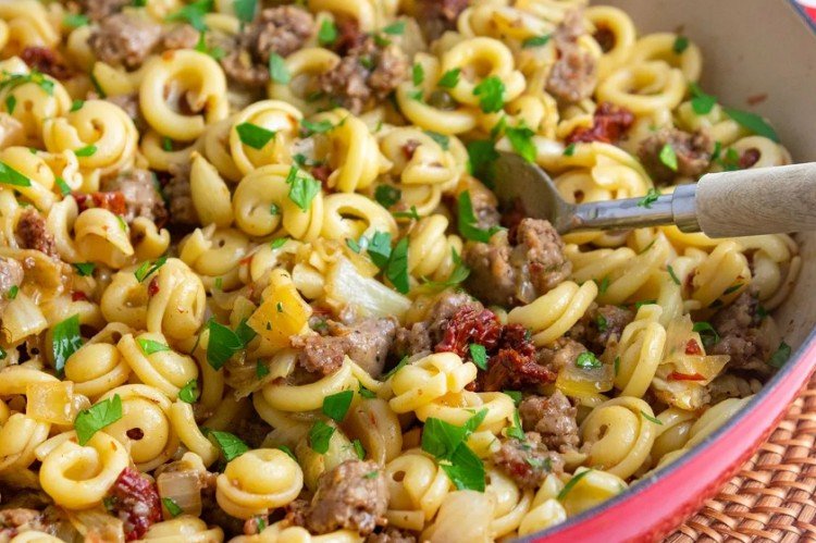 Navy-Style Pasta with Canned Meat, Spinach, and Cream