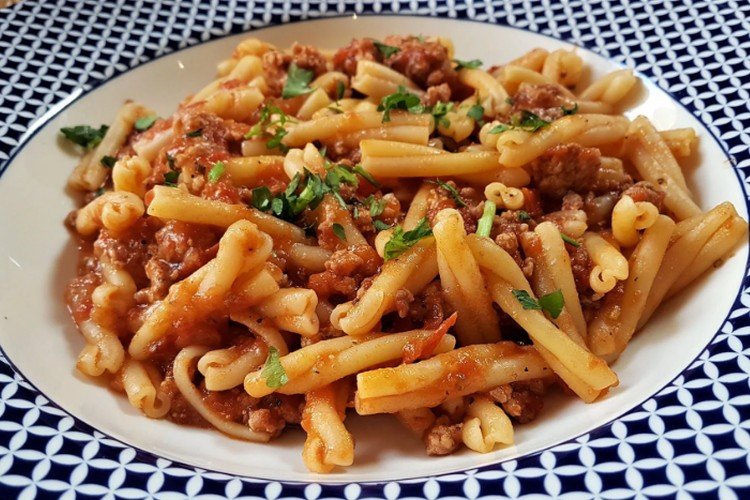 Navy-Style Pasta with Mince, Red Pepper, and Garlic