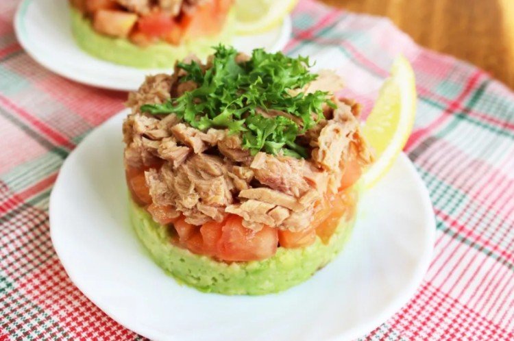 Layered Salad with Avocado, Tomatoes, and Canned Pink Salmon