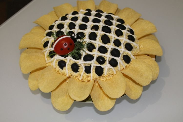 „Sonnenblumen“-Salat mit Dorschleber