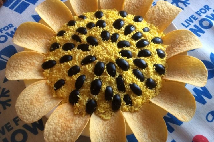 „Sonnenblumen“-Salat mit Bohnenkonserven