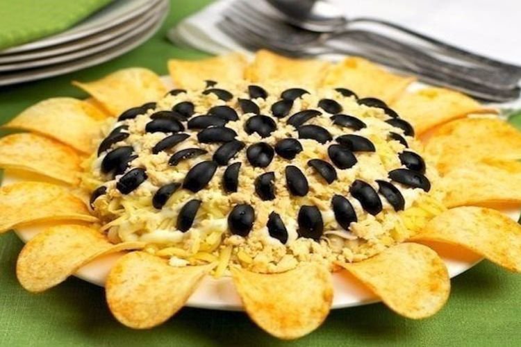 „Sonnenblumen“-Salat mit geräuchertem Hähnchen
