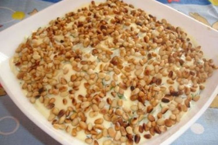 Ensalada «Francesa» con ajo y piñones