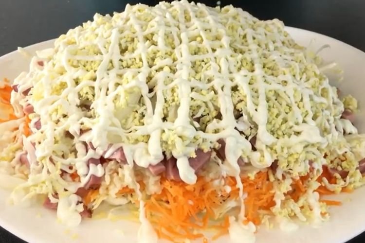 Ensalada francesa con jamón y manzanas