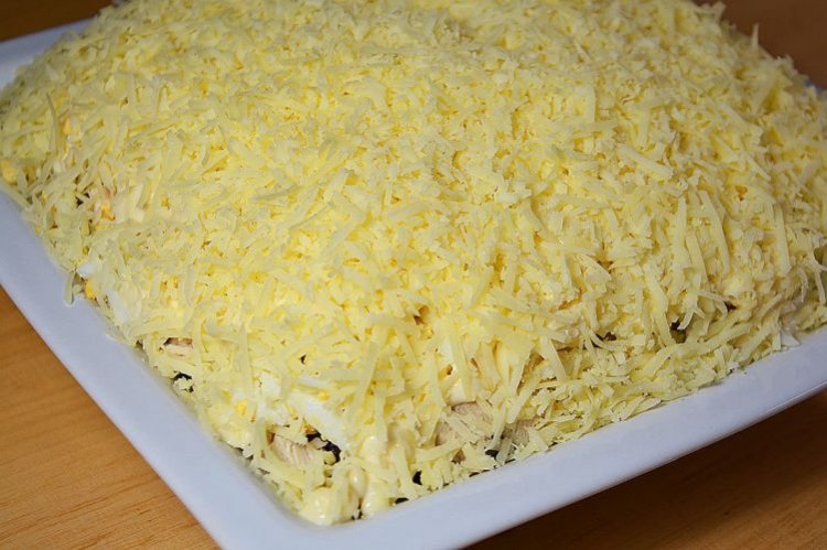 Ensalada francesa con pollo y pepinos