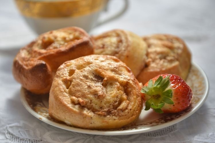 Caramelized Apple and Cinnamon Buns