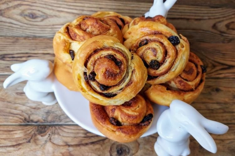 Raisin and Cinnamon Buns