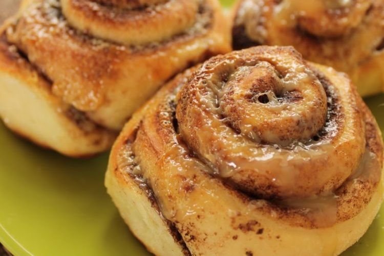 Cinnamon Buns with Condensed Milk