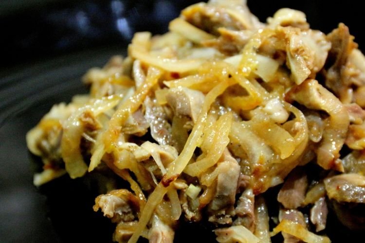 Koreanischer Salat aus Hühnermägen