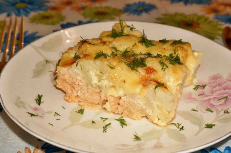 Lachs unter Kartoffelpüree im Ofen