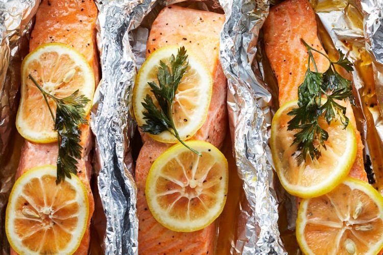 Lachs mit Zitrone und Basilikum im Ofen