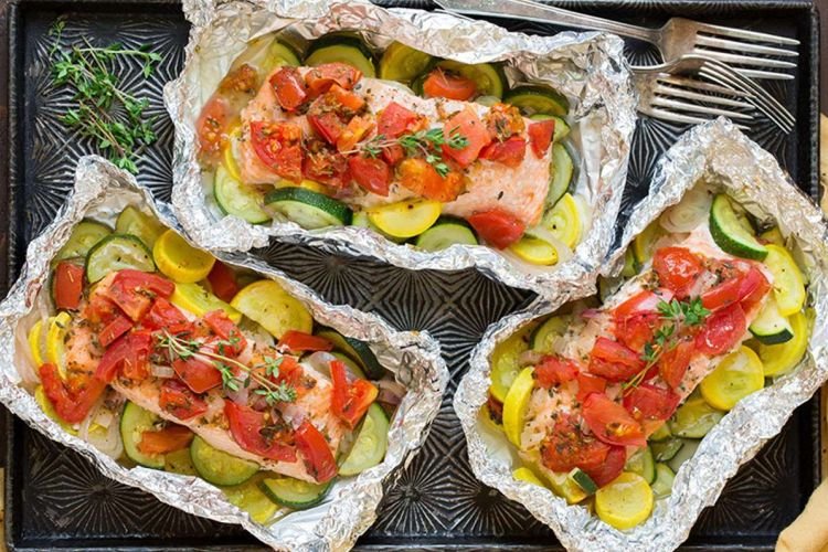 Lachs mit Gemüse im Ofen