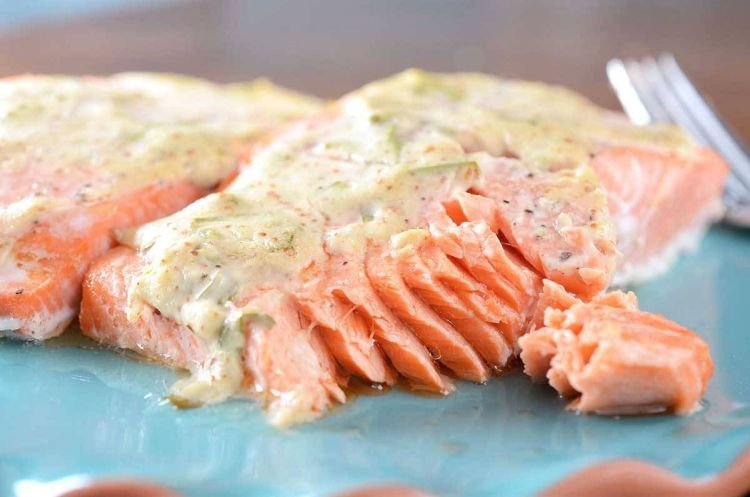 Lachs, gebacken in Senf-Sahne-Sauce