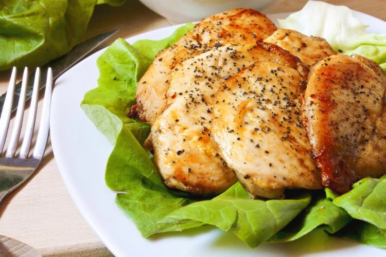 Pechuga de pollo con especias en papel de aluminio