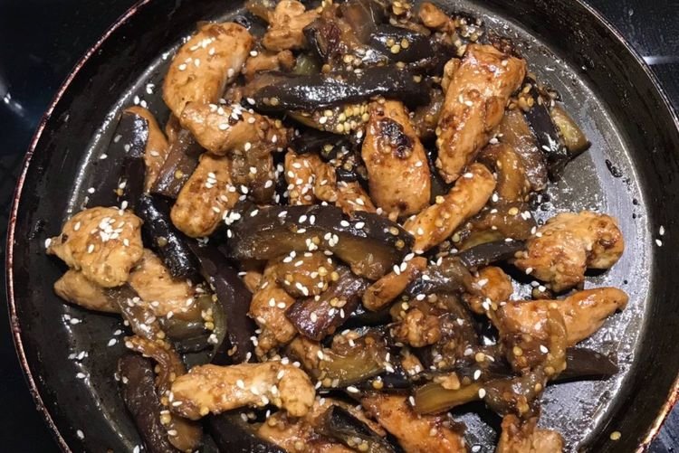 Pechuga de pollo con berenjenas al horno